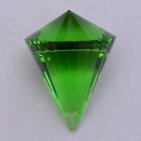 Хрустальная подвеска Пирамидка зеленого цвета